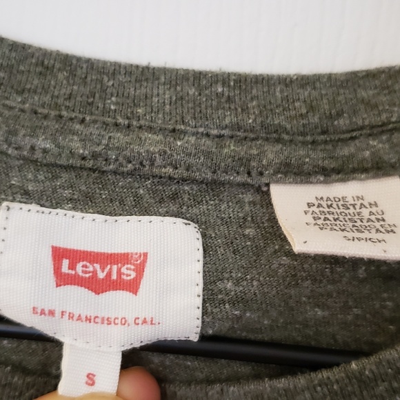 Levi's Pocket T-Shirt - Picture 4 of 7